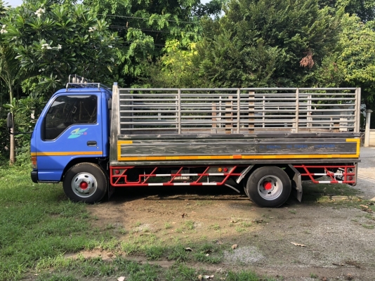 ขายรถ 6 ล้อ NKR 130 โบว์ รถห้าง ปี 46 ราคา 325,000