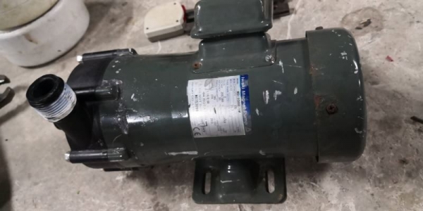 1,500 บ.ส่งถึงบ้านฟรี โทร 083-2000058 LINE ID: line832923 Magnet Pump ปั๊มดูด - จ่ายของเหลวระบบแม่เห