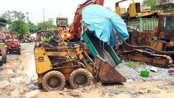 ลุยได้ดีครับ เป็น 4WD รถตักล้อยาง BOBCAT เก่าญี่ปุ่น YANMAR เครื่องดีเซล ราคาไม่ถึงแสน พร้อมใช้