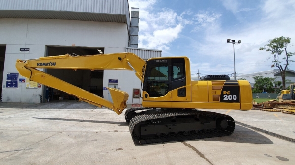 ขายด่วน!! Komatsu PC200-8 (SLF)ไมล์ ชม.13,000 ปี 2010 สภาพนางฟ้าค่ะ