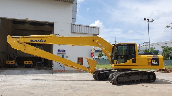 ขายด่วน!! Komatsu PC200-8 (SLF)ไมล์ ชม.13,000 ปี 2010 สภาพนางฟ้าค่ะ