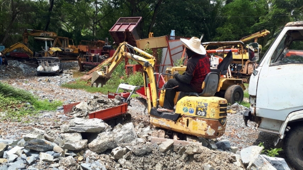 โชว์การขุดให้ชม ตามคำเรียกร้องจากลูกค้าครับ แบคโฮจิ๋ว รถขุด KOMATSU pc09 เก่าญี่ปุ่น โชว์การขุดให้ชม ตามคำเรียกร้องจากลูกค้าครับ แบคโฮจิ๋ว รถขุด KOMATSU pc09 เก่าญี่ปุ่น