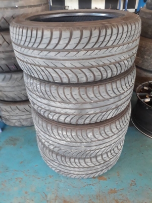 ขอบ17 215/45R17 STILESTO ปี17​ ชุด​4​เส้น​ 3500​ บาท​ โทร.0814273941​ ​