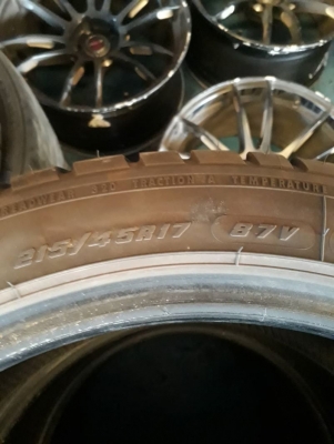 ขอบ17 215/45R17 STILESTO ปี17​ ชุด​4​เส้น​ 3500​ บาท​ โทร.0814273941​ ​