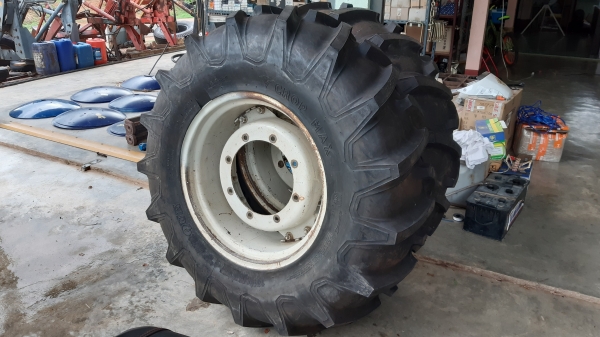 ขายแล้วพร้อมใส่ขอบคุณลูกค้าครับ กระทะล้อหน้ารถ่ไถฟอร์ดNH40 TS90 24&quot;&times;12&quot;พร้องยางCROP 