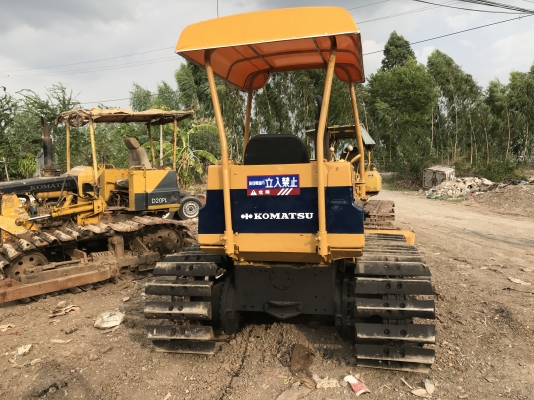 ขายรถแทร็กเตอร์ D2-5P รถสวย พร้อมใช้งาน ราคา225000 โทร0616613023แพรว