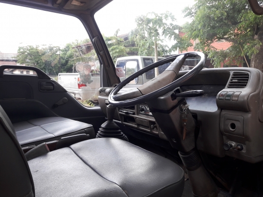รถบรรทุกหกล้อ ISUZU NKR หัวการ์ตูน เครื่อง 120 แรงม้า