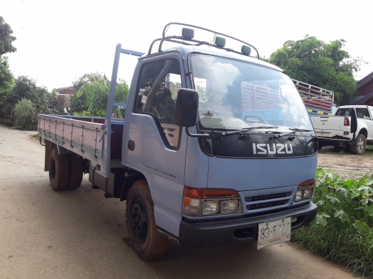 รถบรรทุกหกล้อ ISUZU NKR หัวการ์ตูน เครื่อง 120 แรงม้า
