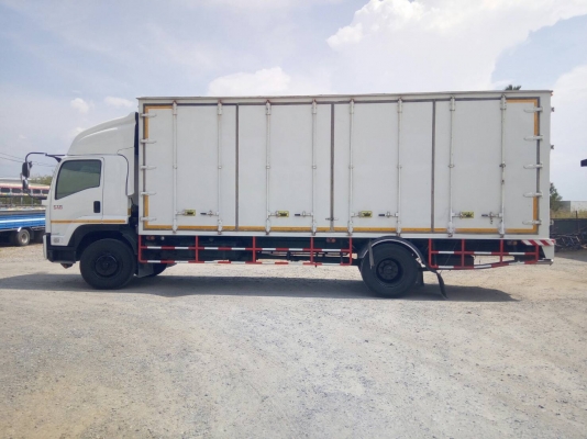 ขายรถ อีซูซุ 6 ล้อ FTR 240 แรง ตู้แห้ง 10 บาน ความยาว 7.60 เมตร