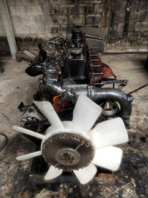 ขายเครื่อง  Isuzu 6SD1  240 แรง