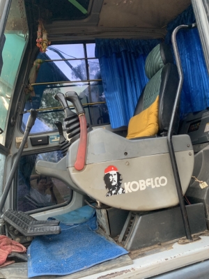 ขาย 795,000 บาท  KOBELCO SK 200 Mark 5 super  เก่านอก 2 ปี 12,xxx ชั่วโมง  มีลายแย๊ก เครื่องดี ปั้มแรง ไฟฟ้าครบ เอวแน่น ช่วงล่างสวย แอร์หนาว เอกสารเล่มทะเบียน. ป้ายแดงมามือเดียว รถพร้อมใช้งาน  รถอยู่  นครสววรค์ โทร 0626426323
