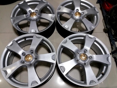 5500/4วง ล้อ17นิ้ว 5รู114 Enkei ET52.5 กว้าง 6.5   ใส่เก๋งกะบะได้หลายรุ่น ตจว จัดส่งครับ  -กด www.phongcar2481.com มีสินค้าอีก -โทร 092-567-7374 และ 091-816-4725 พี LINE: PC2481 -ตจว จัดส่งถึงบ้าน พร