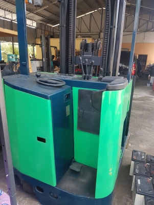 รถไฟฟ้าโตโยต้า รุ่น 5 ขนาด 2 ตัน เสายกสูง 7 เมตร