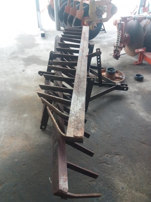 ขายคราดติดรถไถพร้อมใช้งาน  ราคา4500 บาท  สนใจสอบถาม 084-9997463