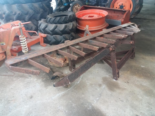 ขายคราดติดรถไถพร้อมใช้งาน  ราคา4500 บาท  สนใจสอบถาม 084-9997463