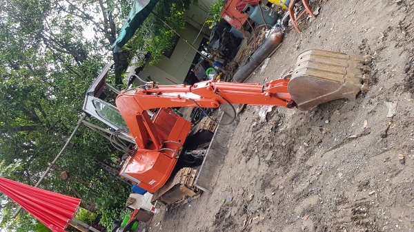 ขายรถขุดเล็กใช้ในสวนในไร่