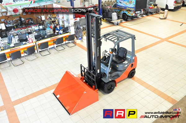 ขายรถโฟล์คลิฟท์มือสอง TOYOTA รุ่น 8FD18-13007 นำเข้าจากประเทศญี่ปุ่น 100\% ไม่เคยใช้งานในไทย