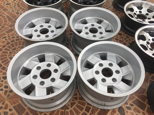 ล้อเรโทร15x8.5 et-20 6รู ล้อเรโทร15x8.5 et-20 6รู