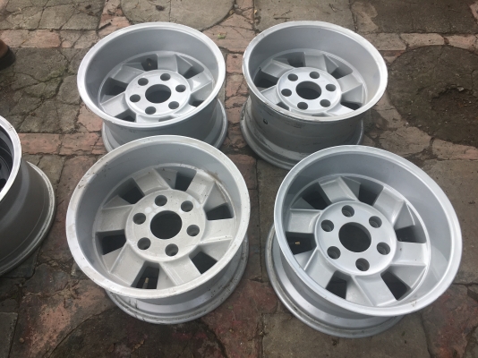 ล้อเรโทร15x8.5 et-20 6รู ล้อเรโทร15x8.5 et-20 6รู