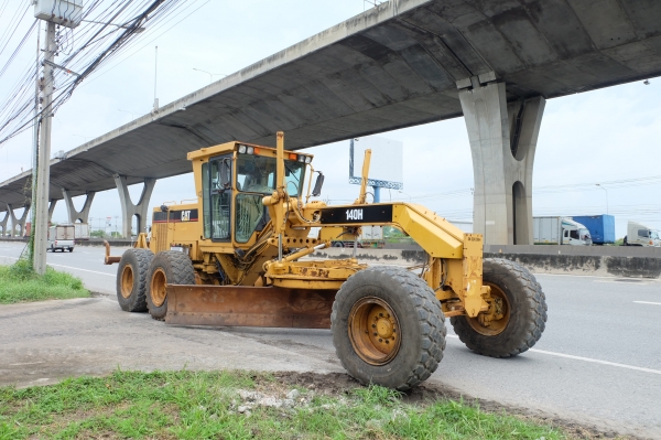 ขายรถเกรดเก่านอก CAT 140H ราคา 2,500,000 บาท มือสองนำเข้า ไม่เคยใช้งานในไทย รถอยู่ที่ถนนบางนา-ตราด สมุทรปราการ ครับ