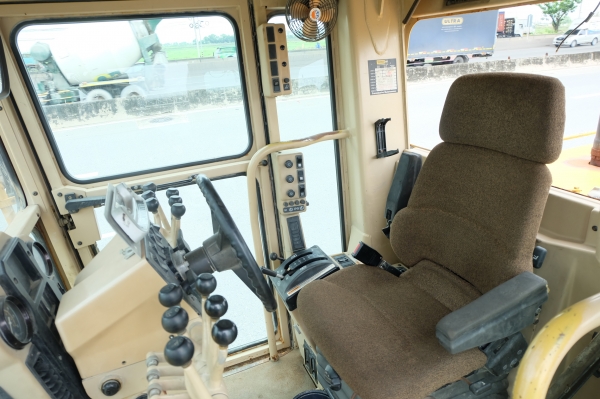 ขายรถเกรดเก่านอก CAT 140H ราคา 2,500,000 บาท มือสองนำเข้า ไม่เคยใช้งานในไทย รถอยู่ที่ถนนบางนา-ตราด สมุทรปราการ ครับ