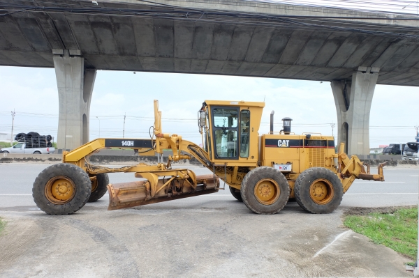 ขายรถเกรดเก่านอก CAT 140H ราคา 2,500,000 บาท มือสองนำเข้า ไม่เคยใช้งานในไทย รถอยู่ที่ถนนบางนา-ตราด สมุทรปราการ ครับ