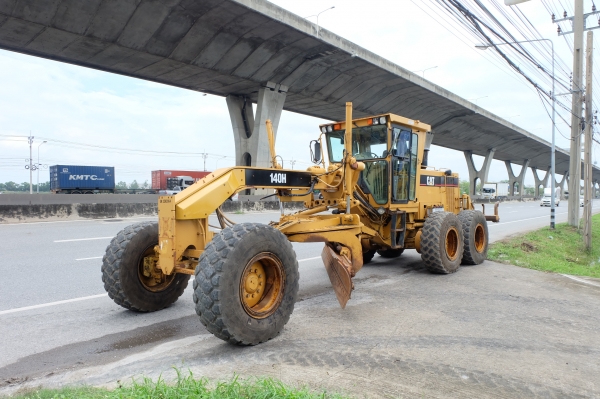 ขายรถเกรดเก่านอก CAT 140H ราคา 2,500,000 บาท มือสองนำเข้า ไม่เคยใช้งานในไทย รถอยู่ที่ถนนบางนา-ตราด สมุทรปราการ ครับ