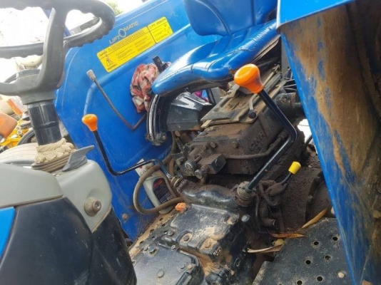 ขาย 380,000 รถไถ 2 เพลา NEWHOLLAND TT75 ทำงาน 1,800 ชม เครื่องดี เกัยร์แรง ยางสวย สภาพพร้อมใช้ เอกสา