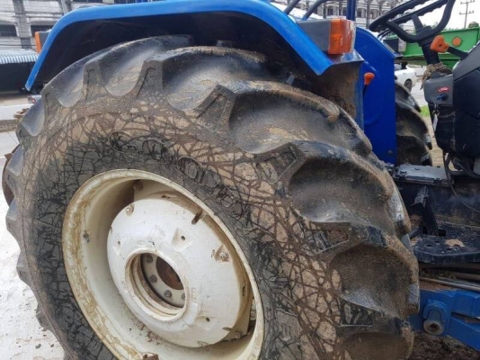 ขาย 380,000 รถไถ 2 เพลา NEWHOLLAND TT75 ทำงาน 1,800 ชม เครื่องดี เกัยร์แรง ยางสวย สภาพพร้อมใช้ เอกสา