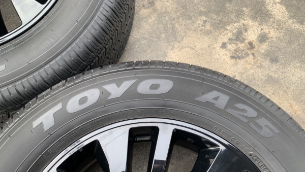 ล้อแม็กป้ายแดง Nissan Navara Caliber NP300 Black Edition ขอบ 18 พร้อมยางป้ายแดง 255-60-18 Toyo ปี 18 แม็กสวย ตุ่มชัดทุกเส้น