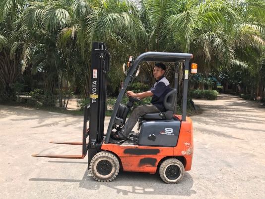 ขายFORKLIFT TOTOTA รุ่นFG9(900kg.)คล่องตัวมาก สวยเดิมจากญี่ปุ่น ยังไม่เคยใช้ในไทย 85,000เท่านั้น!!
