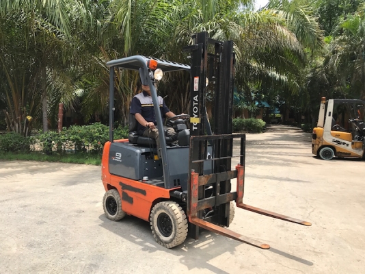 ขายFORKLIFT TOTOTA รุ่นFG9(900kg.)คล่องตัวมาก สวยเดิมจากญี่ปุ่น ยังไม่เคยใช้ในไทย 85,000เท่านั้น!!