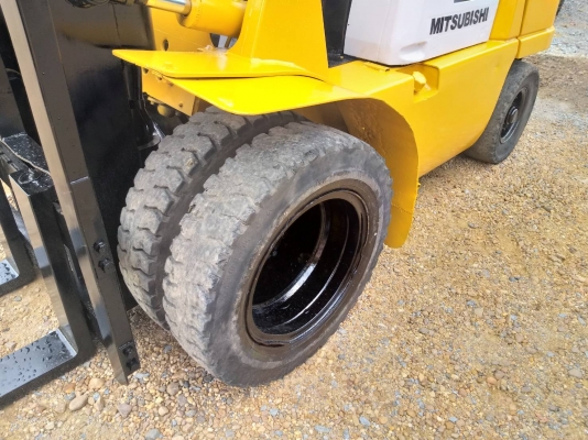 ขายรถยก MITSUBISHI FD25 F18A เครื่องดีเซล เกียร์ธรรมดา ยกได้2.5ตัน เสา3เมตร ติดต่อ 063-5628992