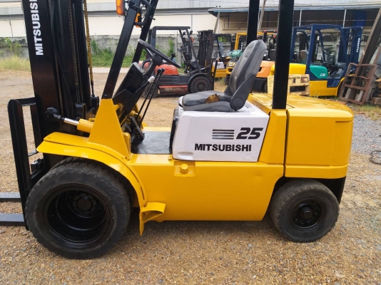 ขายรถยก MITSUBISHI FD25 F18A เครื่องดีเซล เกียร์ธรรมดา ยกได้2.5ตัน เสา3เมตร ติดต่อ 063-5628992
