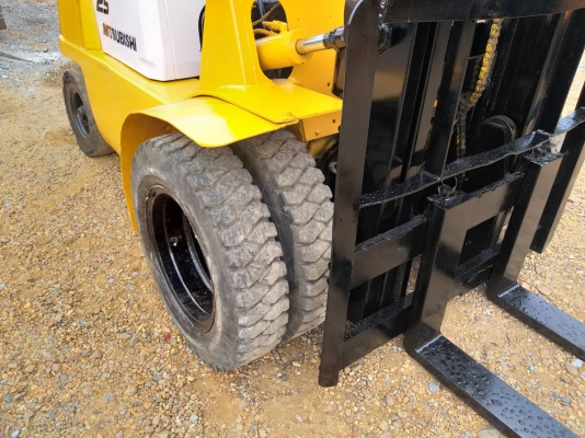 ขายรถยก MITSUBISHI FD25 F18A เครื่องดีเซล เกียร์ธรรมดา ยกได้2.5ตัน เสา3เมตร ติดต่อ 063-5628992