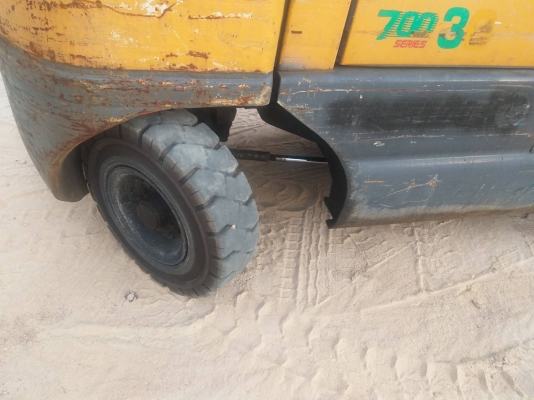 ขายรถยก TCM FG30 N5 เครื่องเบนซิน H20 เสาสูง 4 เมตร งาเท ยกได้ 3 ตัน เกียร์ธรรมดา ยางตันหน้า-หลัง รถนอกนำเข้า ติดต่อ 063-5628992