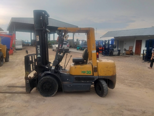 ขายรถยก TCM FG30 N5 เครื่องเบนซิน H20 เสาสูง 4 เมตร งาเท ยกได้ 3 ตัน เกียร์ธรรมดา ยางตันหน้า-หลัง รถนอกนำเข้า ติดต่อ 063-5628992