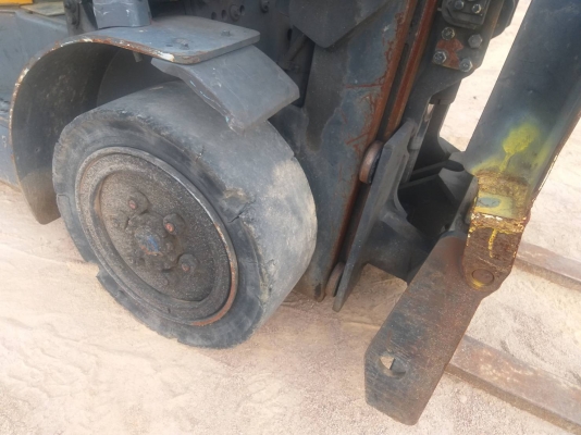 ขายรถยก TCM FG30 N5 เครื่องเบนซิน H20 เสาสูง 4 เมตร งาเท ยกได้ 3 ตัน เกียร์ธรรมดา ยางตันหน้า-หลัง รถนอกนำเข้า ติดต่อ 063-5628992