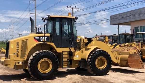 ขายรถตักล้อยาง CAT 962H ปี 2012 นำเข้าเองจากญี่ปุ่น สภาพสวยพร้อมใช้ มีVDOการทำงานครับ