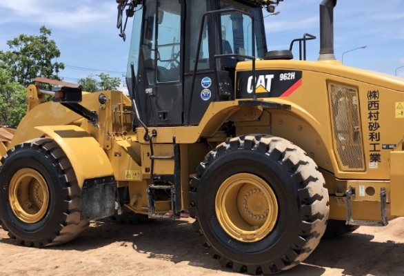 ขายรถตักล้อยาง CAT 962H ปี 2012 นำเข้าเองจากญี่ปุ่น สภาพสวยพร้อมใช้ มีVDOการทำงานครับ