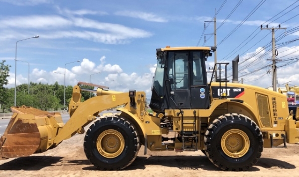 ขายรถตักล้อยาง CAT 962H ปี 2012 นำเข้าเองจากญี่ปุ่น สภาพสวยพร้อมใช้ มีVDOการทำงานครับ