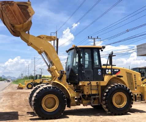 ขายรถตักล้อยาง CAT 962H ปี 2012 นำเข้าเองจากญี่ปุ่น สภาพสวยพร้อมใช้ มีVDOการทำงานครับ