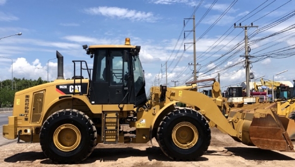 ขายรถตักล้อยาง CAT 962H ปี 2012 นำเข้าเองจากญี่ปุ่น สภาพสวยพร้อมใช้ มีVDOการทำงานครับ