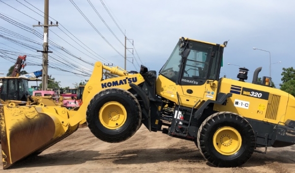 ขายรถตักล้อยาง KOMATSU WA320-7 ปี 2016 นำเข้าเองจากญี่ปุ่น สภาพสวยพร้อมใช้ มีVDOการทำงานครับ ขายรถตักล้อยาง KOMATSU WA320-7 ปี 2016 นำเข้าเองจากญี่ปุ่น สภาพสวยพร้อมใช้ มีVDOการทำงานครับ