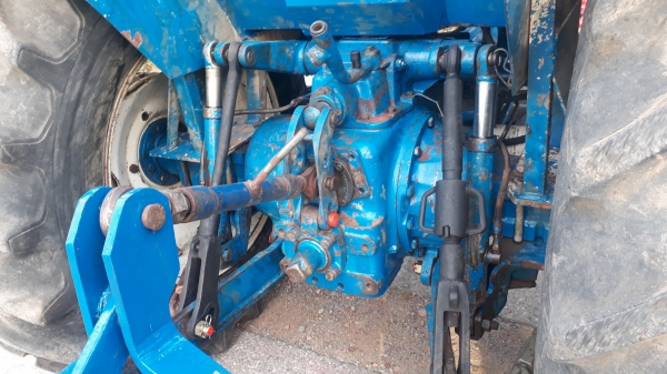 ขายฟอดร์ 7840 คาราโล่  6สูบ 105  แรง เกียรกลาง 8&times;2  พร้อมทะเบียน ราคา 690000บาท พร้อมใช้