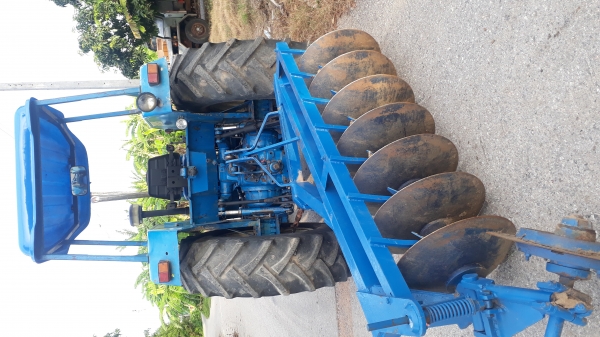 ขายฟอดร์ 7840 คาราโล่  6สูบ 105  แรง เกียรกลาง 8&times;2  พร้อมทะเบียน ราคา 690000บาท พร้อมใช้