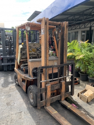 ขายรถยกโฟร์คลอฟท์ยี่ห้อToyota ดีเซล 1ตัน เสาสูง3เมตร