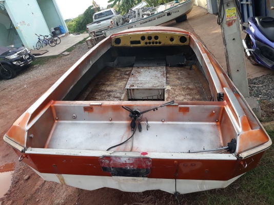 เรือเปล่า ไม่มีเครื่องยนต์