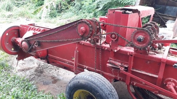 ขายตามสภาพเครื่องอัดฟางนิวฮอลแลนด์ S 78 ใช้งานปกติ