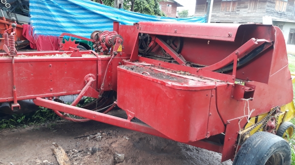 ขายตามสภาพเครื่องอัดฟางนิวฮอลแลนด์ S 78 ใช้งานปกติ